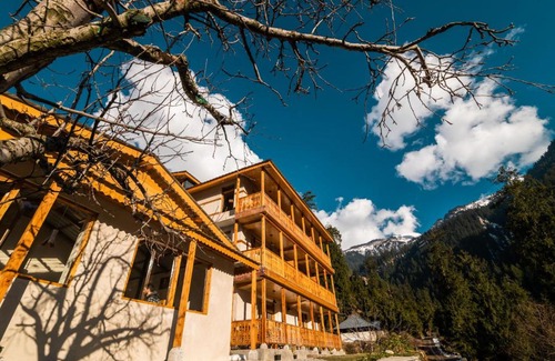 Jagatsukh House | Discover Kriday Villa: Pet-Friendly Retreat with Breakfast