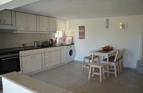 Kriopigi Apartment | Stay at Kriopigi: Steps from a Quasi-Private Beach Escape