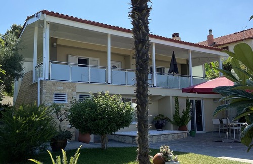 Kriopigi Apartment | Stay at Kriopigi: Steps from a Quasi-Private Beach Escape