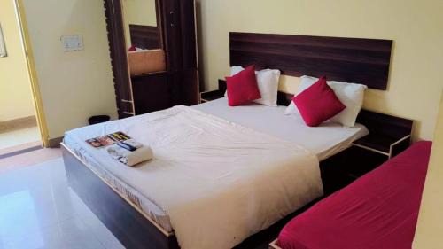 Vrindavan Hotel | Kripa shanti atithi bhavan opp fogla ashram vrindavan