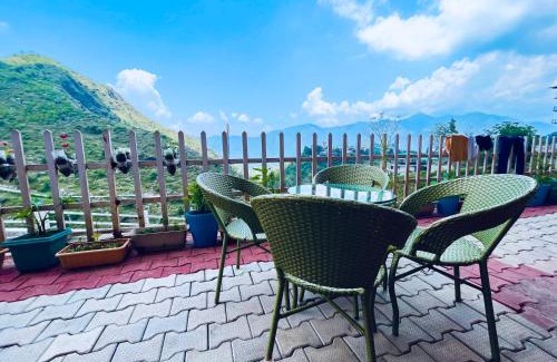 Rajkot Hotel | Cozy Krishma Guest House with Restaurant & Child-Friendly Perks
