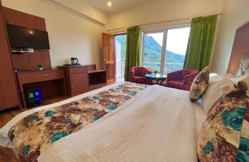 Rajkot Hotel | Cozy Krishma Guest House with Restaurant & Child-Friendly Perks
