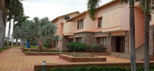 Badami Hotel | Discover Krishna Heritage Resort: Family-Friendly Retreat