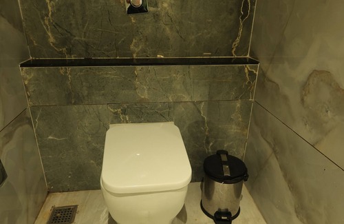 Khargone Resort | Discover Krishna Hotel And Resort with Pool & Restaurant