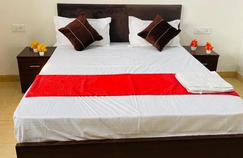 Noida Apartment | Budget-Friendly Krishna House: Perfect for Families and Pets