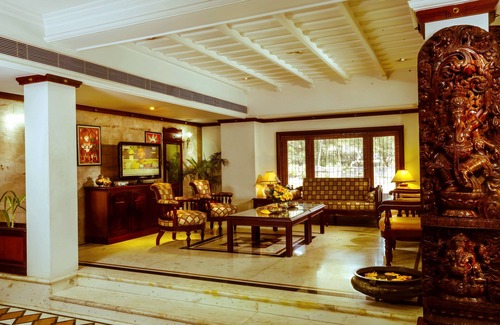 Kuppaayil Hotel | Krishna Inn: Family-Friendly Stay with Dining & Breakfast