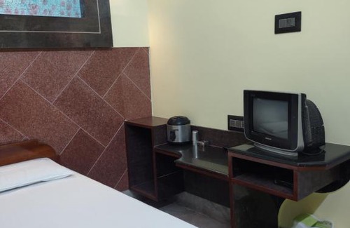 Tiruchirappalli Hotel | Budget-Friendly Stay at Krishna Lodge - Rated 7.8/10!