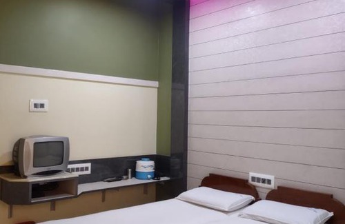 Tiruchirappalli Hotel | Budget-Friendly Stay at Krishna Lodge - Rated 7.8/10!