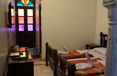 Bani Park House | Experience Elegance at Krishna Palace: Private En-suite Room