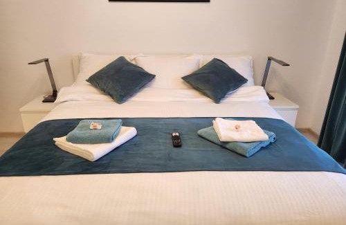 Tirgu Mures Apartment | Kriss Studio-Classy White Apartment