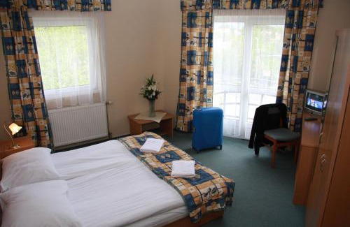 Keszthely Hotel | Comfortable Stay at Kristály Hotel with Pet-Friendly Amenities