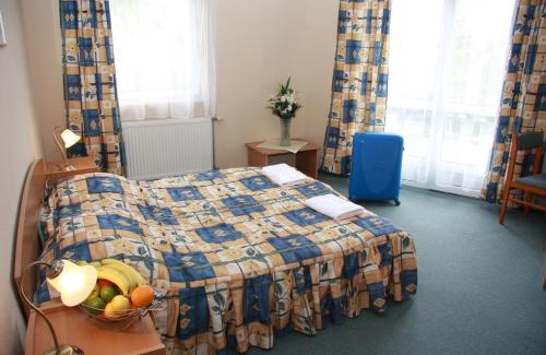 Keszthely Hotel | Comfortable Stay at Kristály Hotel with Pet-Friendly Amenities