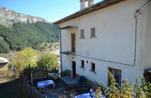 Trigrad House | Pet-Friendly Kristal Guest House with Hot Tub & Breakfast