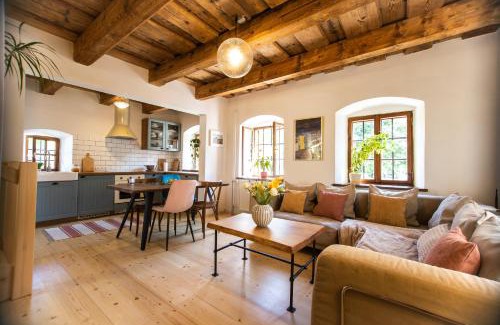 Cesky Krumlov House | Guest Rated 9.4: Kristian - House and Garden Retreat