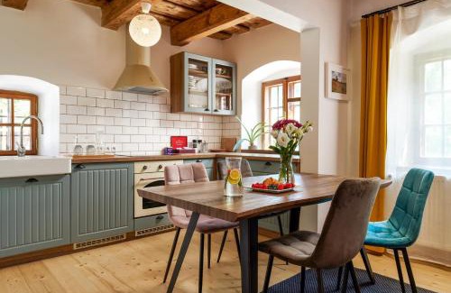 Cesky Krumlov House | Guest Rated 9.4: Kristian - House and Garden Retreat