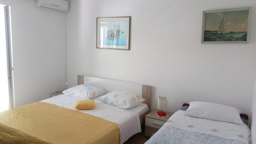 Gradina House | Discover KrkaHaus: Family-Friendly Hotel with Pool Access
