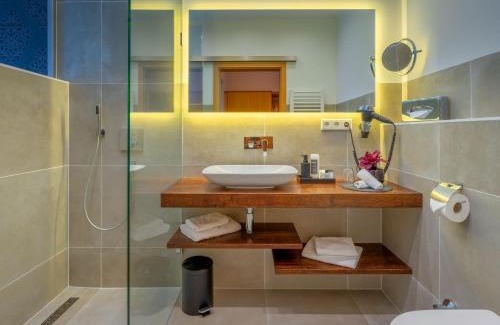 Wasserlos Hotel | Idyllic Oceanfront Retreat at Krone am Park Guesthouse