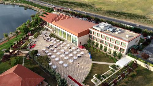 Golbasi Hotel | Ideal Stay at Kronos Hotel: Family-Friendly with Dining