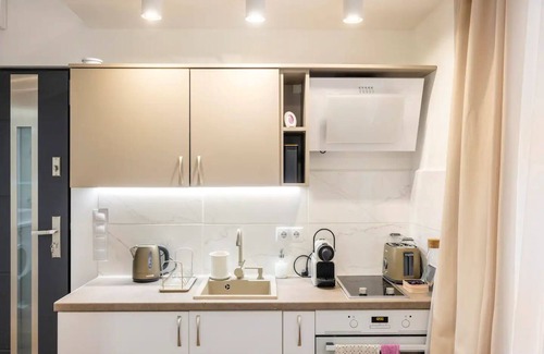 Palace District Apartment | Cozy Krudy Bijou Budapest Studio with Family-Friendly Amenities