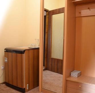Kholmok Hotel | Discover Kruiz Motel: Family-Friendly Stay with Pool Access