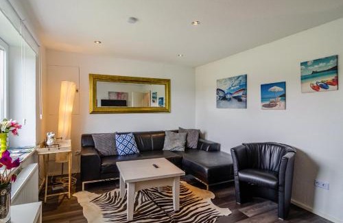 Berumerfehn House | Cozy Krummes Häusschen by the North Sea for Families