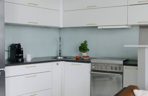 Kruununhaka Apartment | Family-Friendly Kruna by the Sea with Kitchen & Breakfast