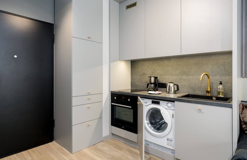 Poznan City Center Apartment | Cozy Studio for 3 with Air Conditioning and Breakfast