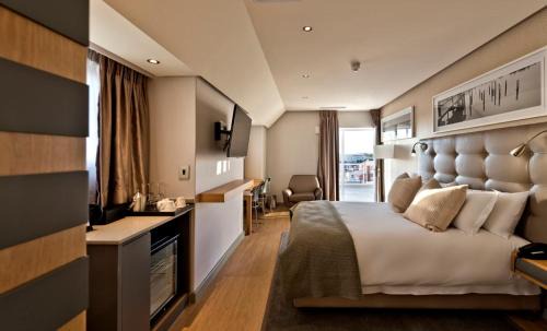 Harbour Island Hotel | Relax at Krystal Beach Hotel: 4-Star Spa & Pool Retreat