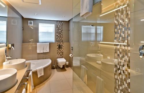 Harbour Island Hotel | Relax at Krystal Beach Hotel: 4-Star Spa & Pool Retreat