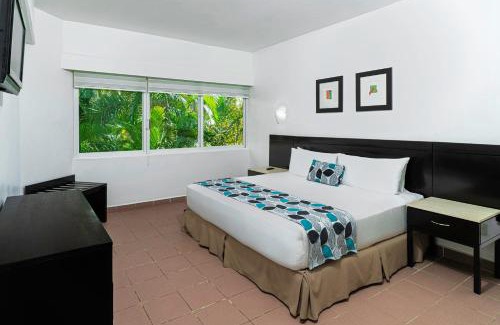 Ixtapa Hotel | Relax at Krystal Ixtapa: Oceanfront Bliss with Spa Access