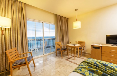North Hotel Zone Resort | Discover Krystal Vallarta - All Inclusive Family Getaway