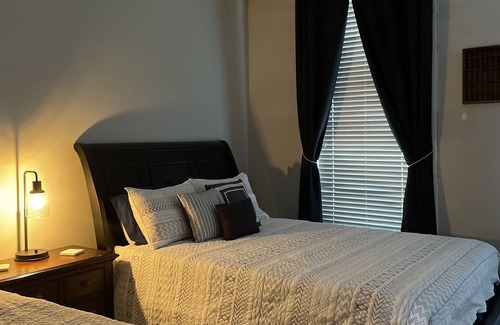 Chanute Bed & Breakfast | Stylish K’s Place Loft: Family-Friendly & Above a Trendy Bar