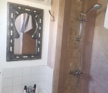 Sidi Bouhria Bed & Breakfast | Relaxing Ksar Montana Hôtel with Pool and Ocean Views