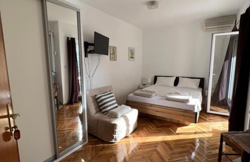 Babilonija Apartment | Oceanfront Ksenia Guesthouse: Rated 9.2/10 for Families