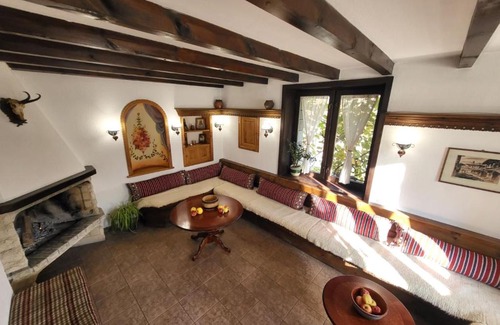 Devin House | Cozy Guest House Gorica: Pet-Friendly with Pool & Breakfast