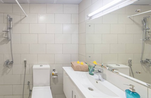 Academic City Hotel | Relax at KSK Homes: Ocean View, Pool & Restaurant