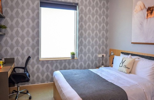 Academic City Hotel | Relax at KSK Homes: Ocean View, Pool & Restaurant