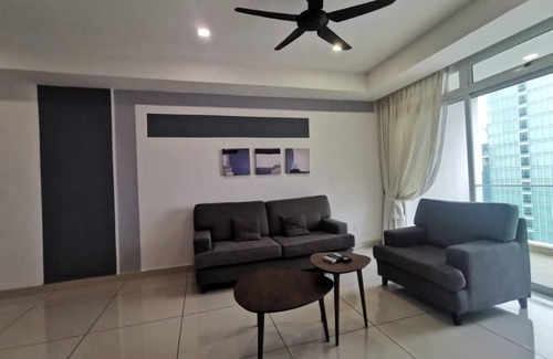 Taman Century Apartment | Relaxing KSL D'Esplanade Suite with Pool & Hot Tub