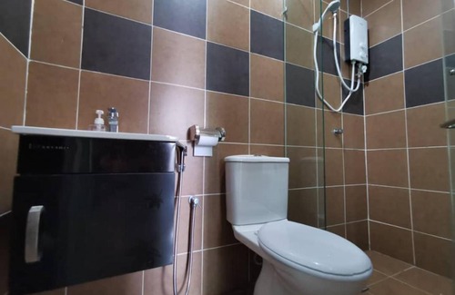 Taman Century Apartment | Relaxing KSL D'Esplanade Suite with Pool & Hot Tub
