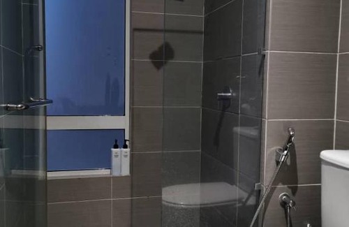 Taman Century Apartment | Relaxing KSL D'Esplanade Suite with Pool & Hot Tub