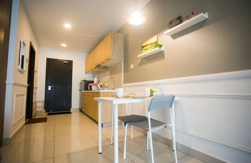 Taman Century Apartment | Family-Friendly KSL D'esplanade Residence with Pool & Breakfast