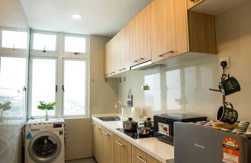 Taman Century Apartment | Family-Friendly KSL D'esplanade Residence with Pool & Breakfast
