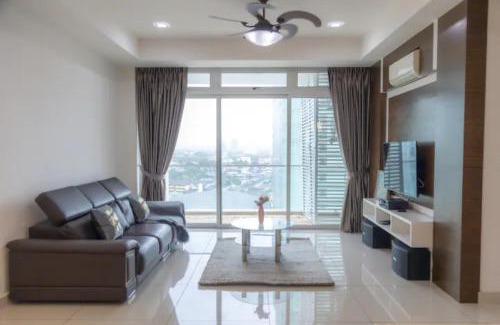Taman Century Apartment | Relaxing KSL JB City Suite: Netflix, WIFI & Great Amenities