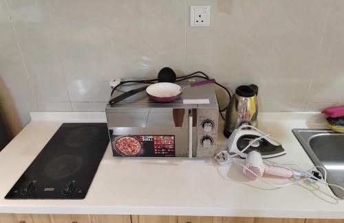 Taman Century Apartment | Convenient KSL Mall Stay with WiFi, Hot Tub & 24/7 Support