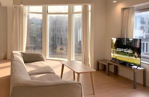 Seongnae-dong Apartment | KSPO, Lotte Tower,Olympic park, Oversized studio