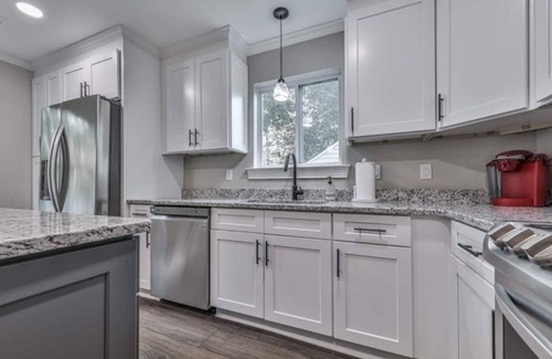Kennesaw House | KSU, Lake Allatoona, Top Chop baseball complex, Yamaha and Lakepoint mins away!