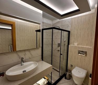 Cankaya Hotel | Comfortable KT Suite with Breakfast and Hot Tub Access