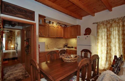 Karkalou Apartment | Guest Rated 10/10: Ktima Karadimou with Hot Tub Access