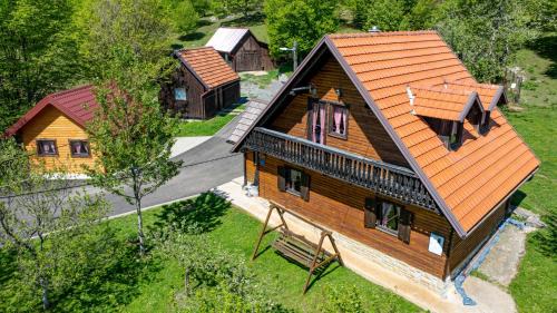 Brinje House | Ideal Family Retreat: Kuća za odmor Šegota