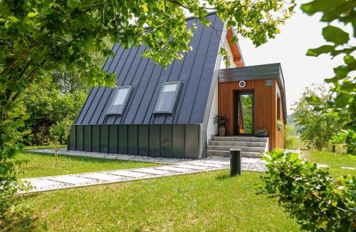 Netretic Ski Chalet | Serene Kuća za odmor Šumska vila with Oceanfront Spa